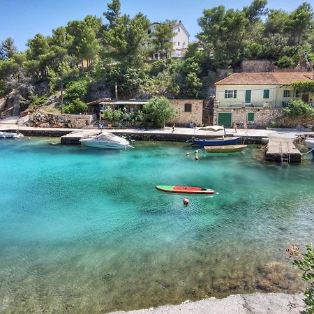 Holiday Hvar Lux Basina 外观 照片