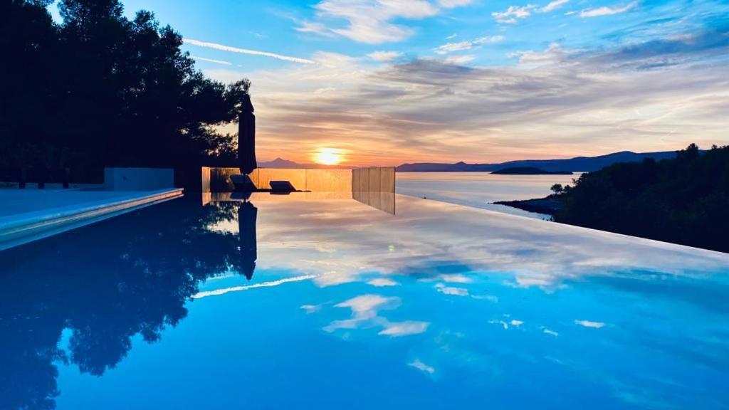 Holiday Hvar Lux Basina 外观 照片