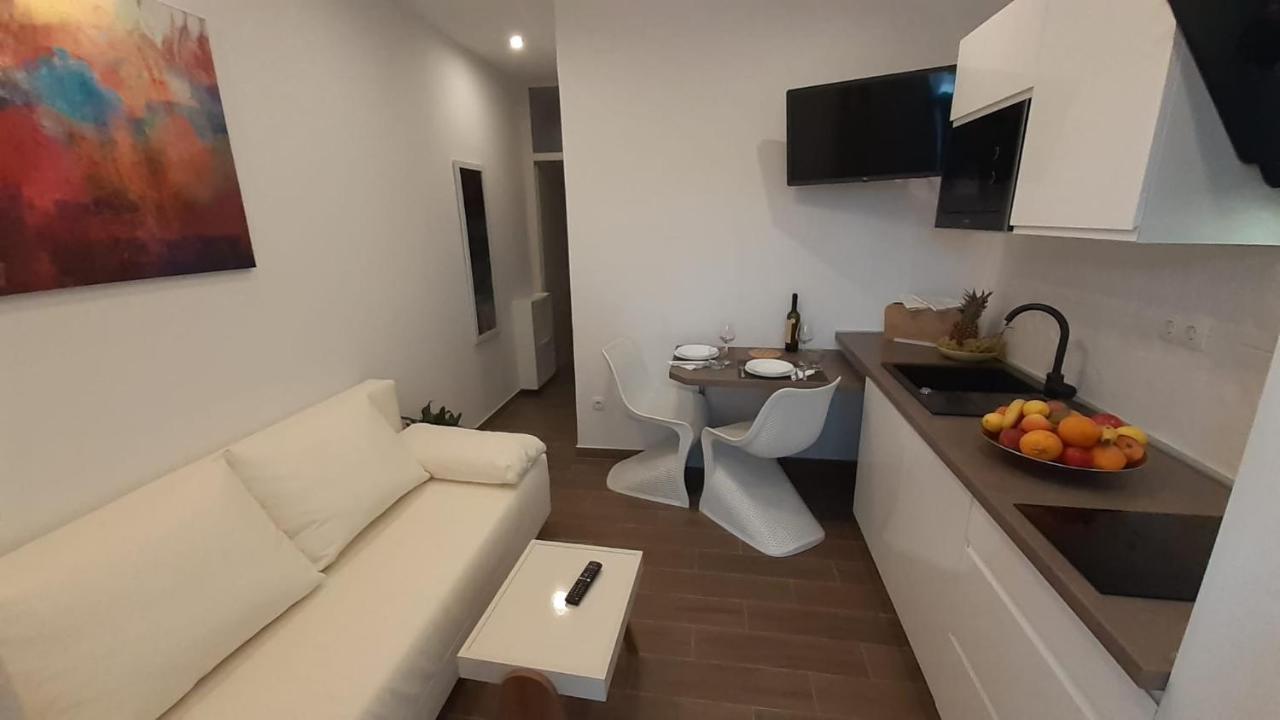 Holiday Hvar Lux Basina 外观 照片