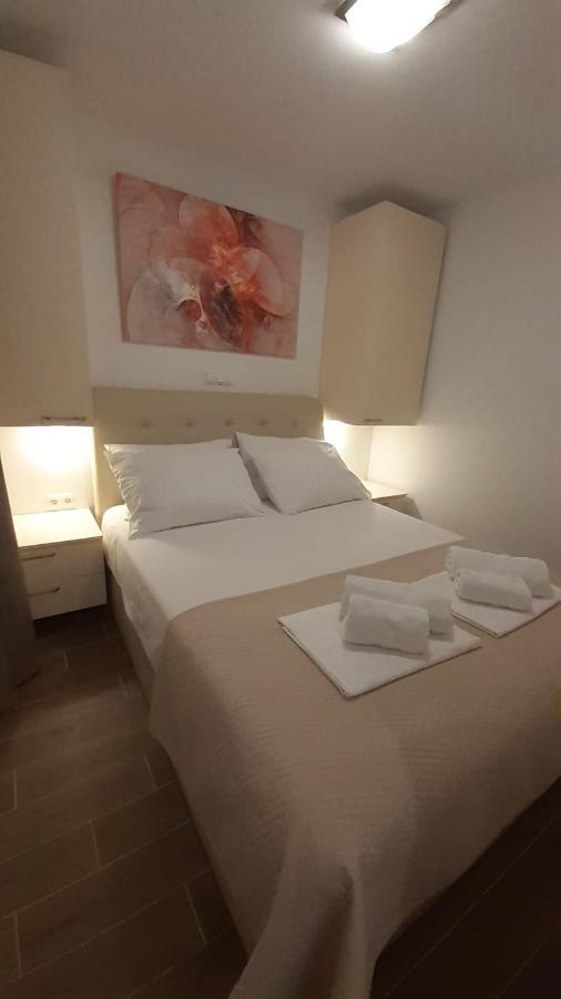 Holiday Hvar Lux Basina 外观 照片