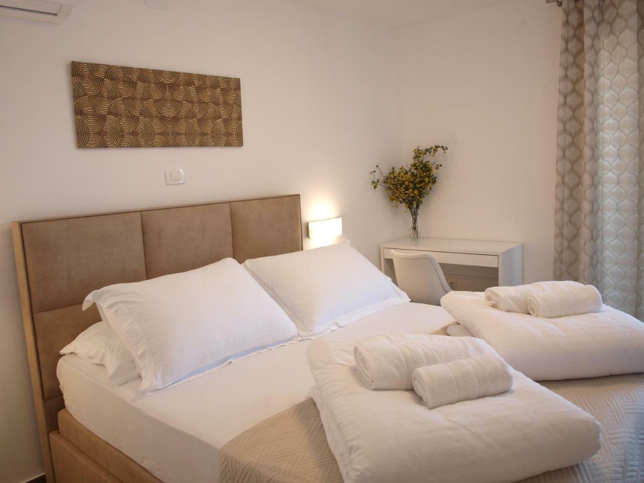 Holiday Hvar Lux Basina 外观 照片