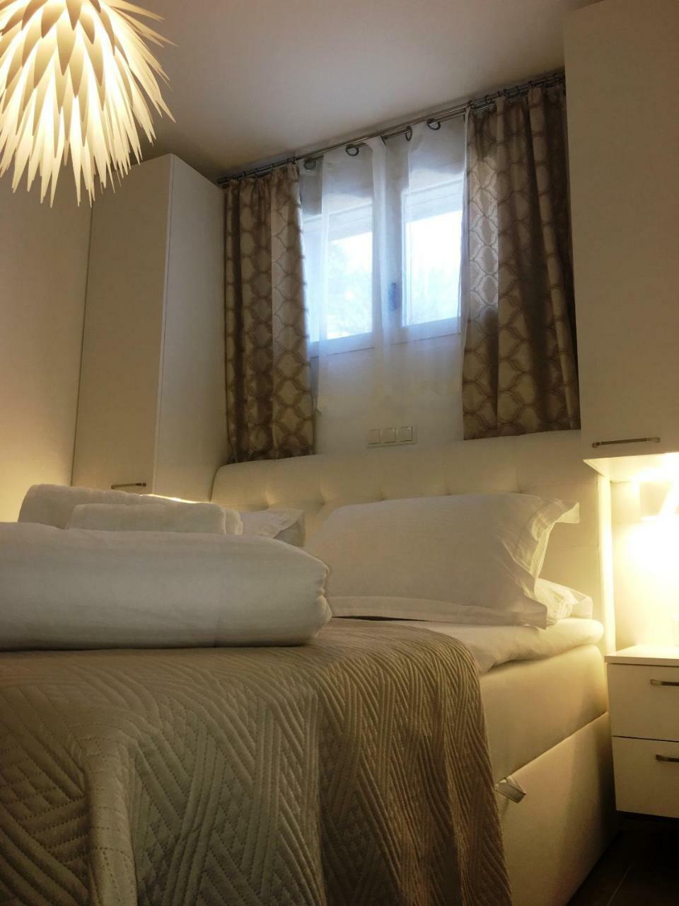 Holiday Hvar Lux Basina 外观 照片