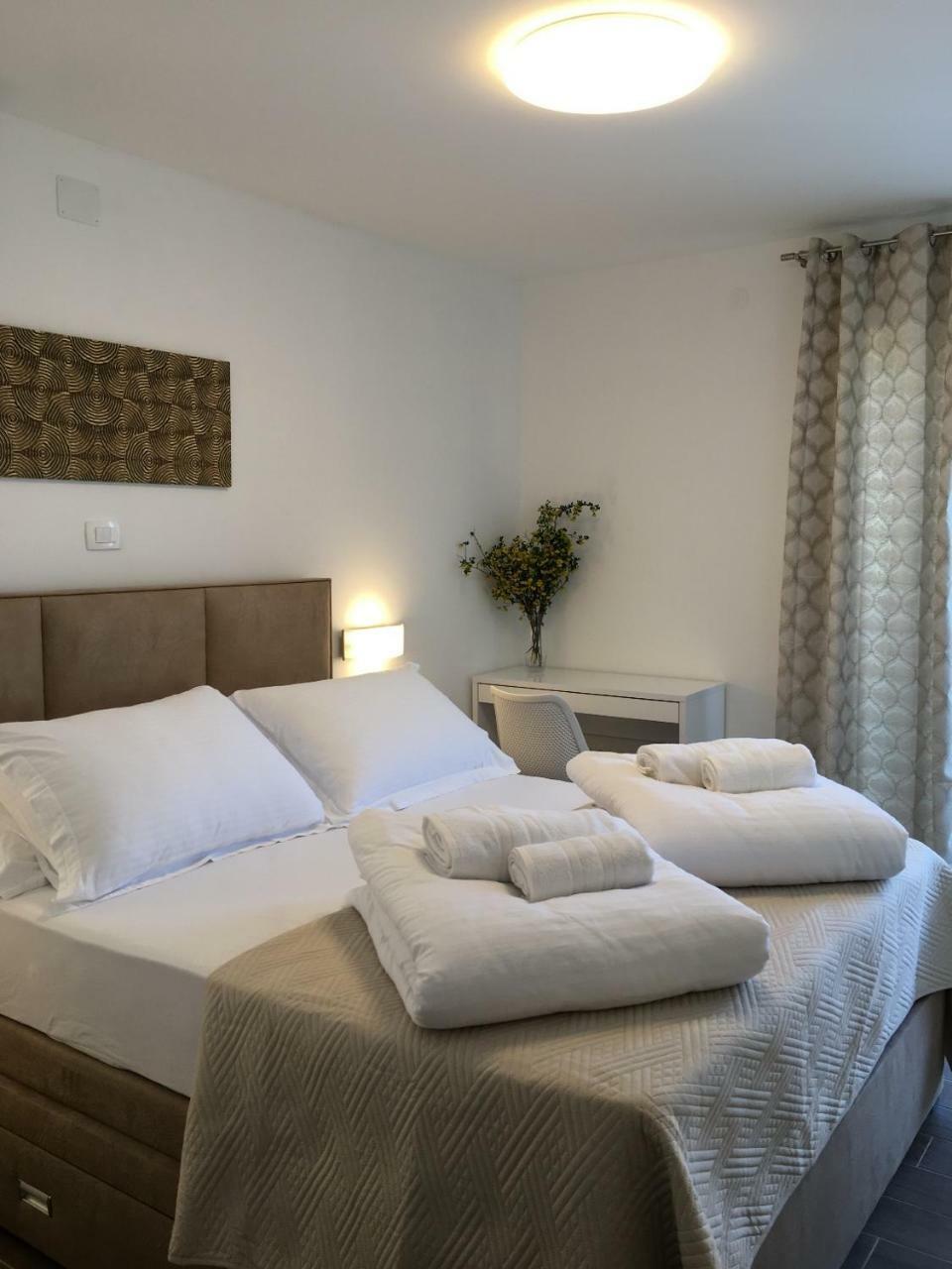 Holiday Hvar Lux Basina 外观 照片