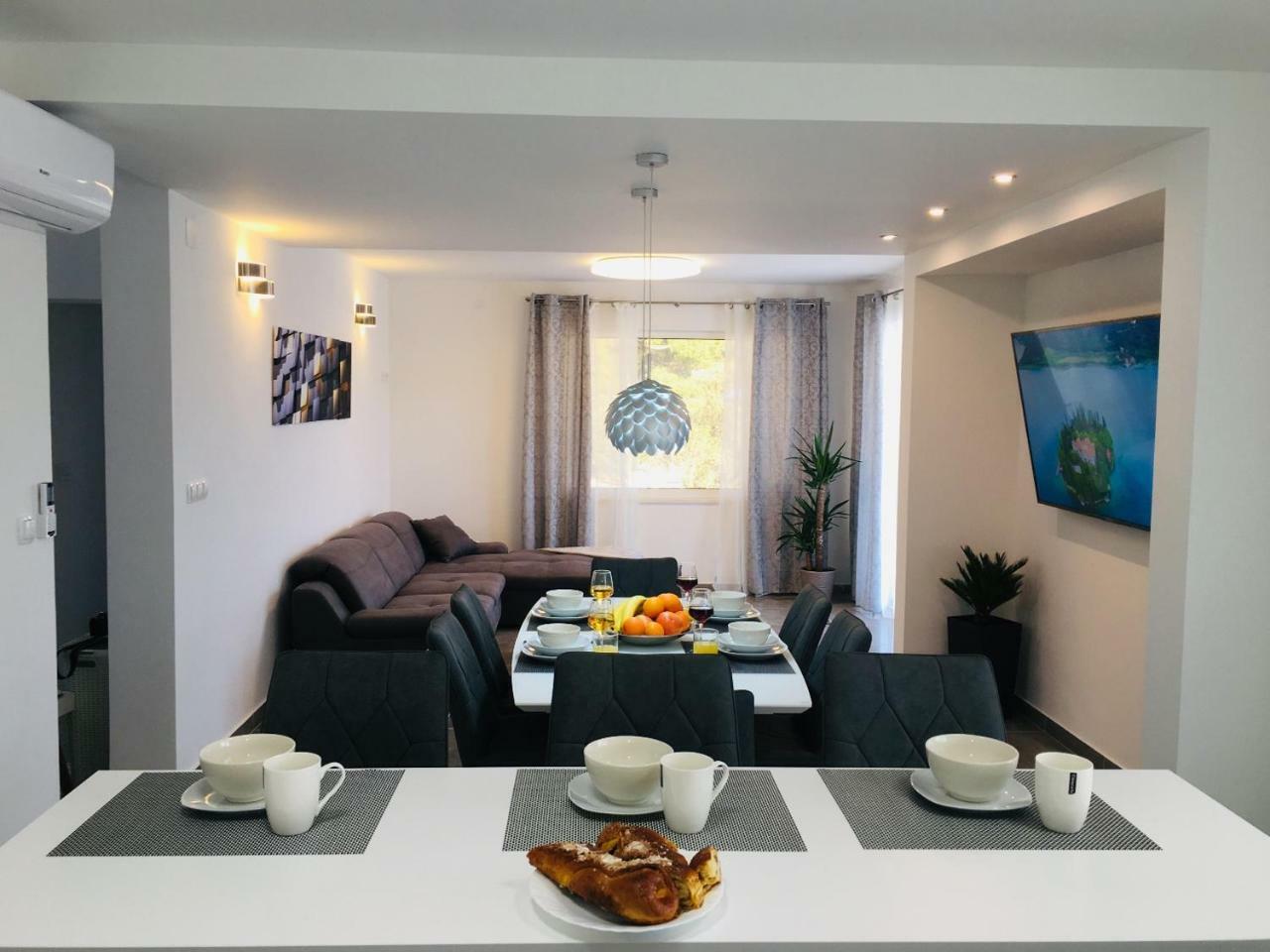 Holiday Hvar Lux Basina 外观 照片