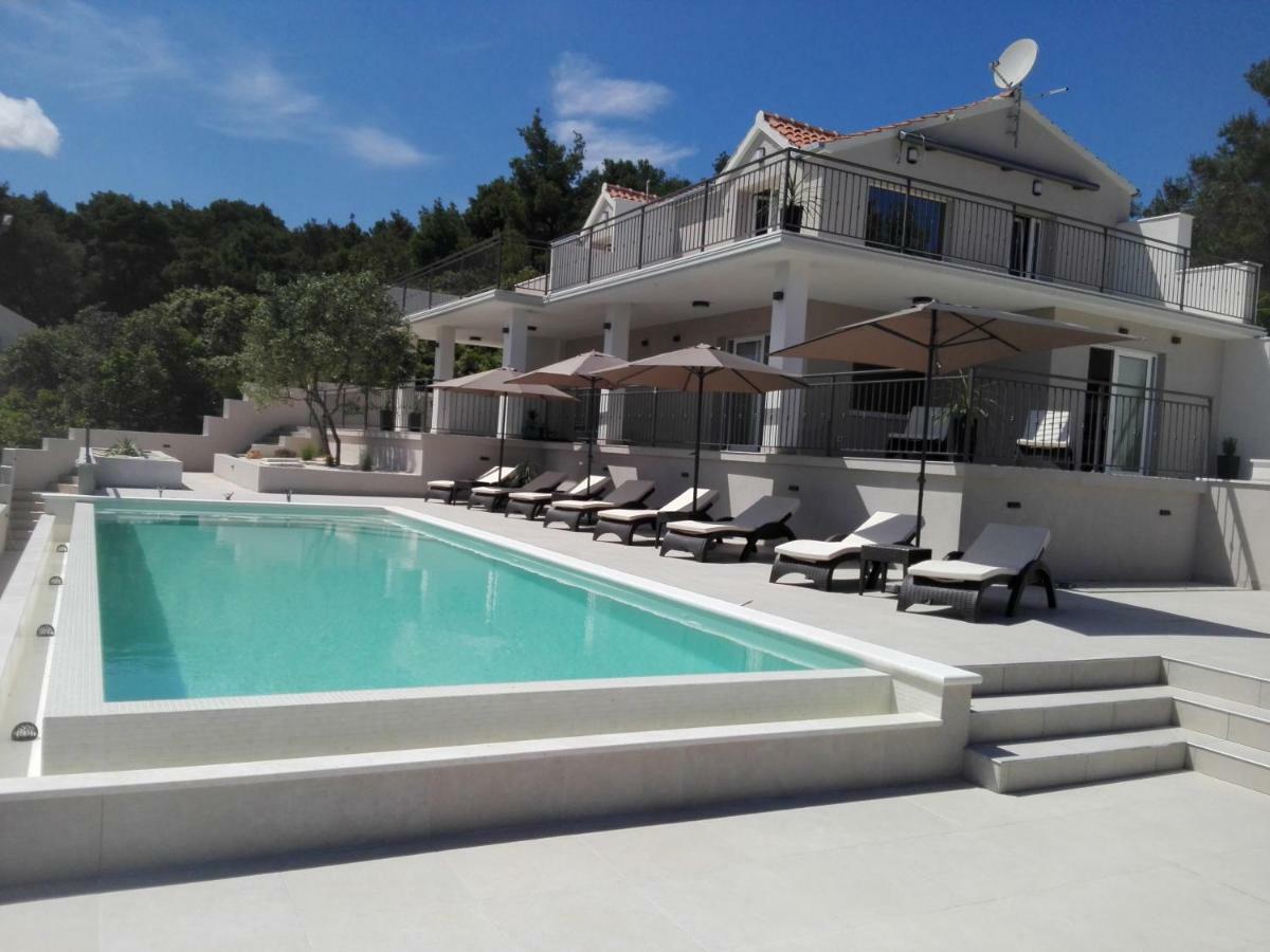 Holiday Hvar Lux Basina 外观 照片